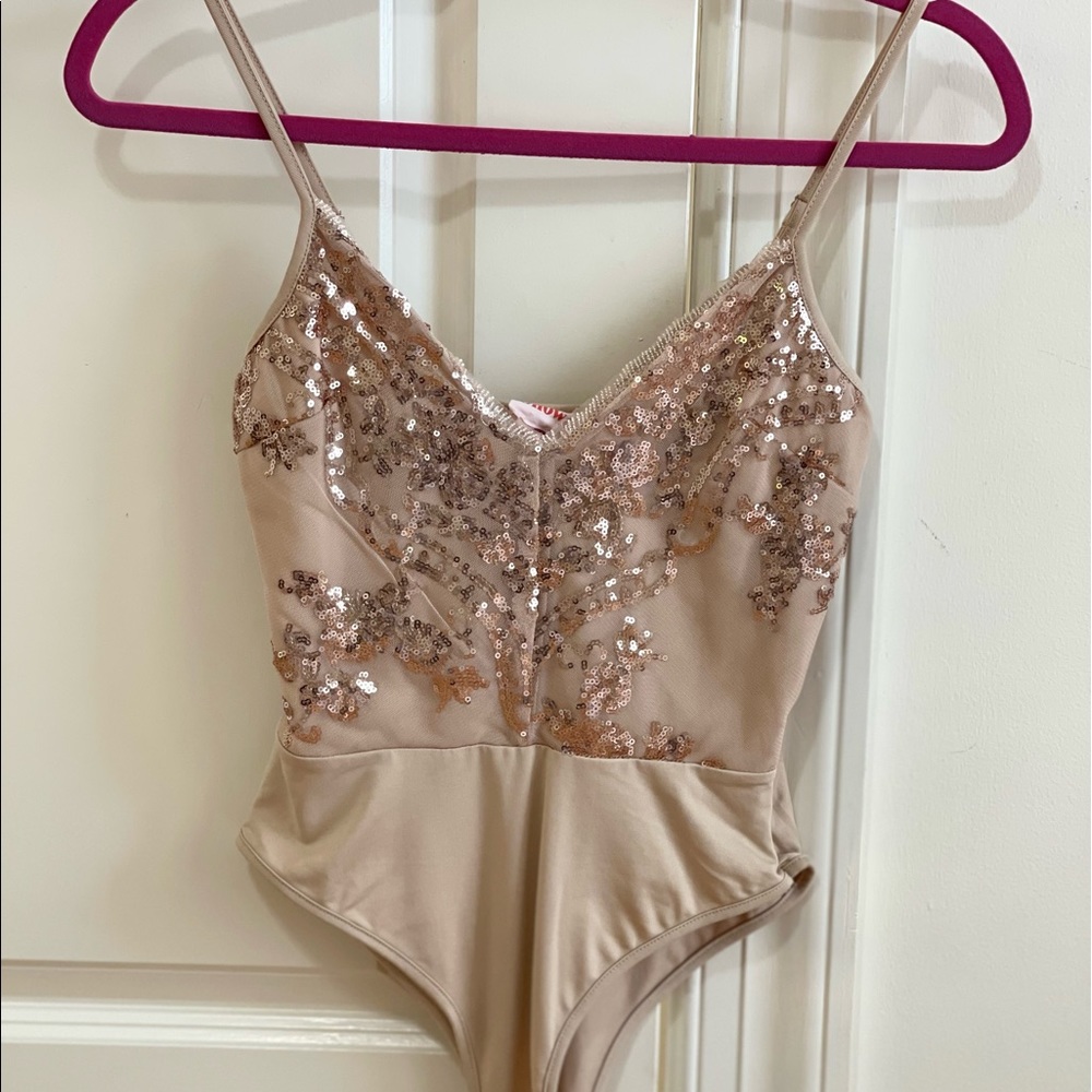Show po. Bodysuit